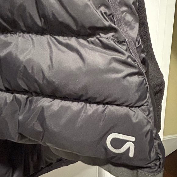 Black puffer lightweight jacket with fleece sleeves. - Picture 5 of 6